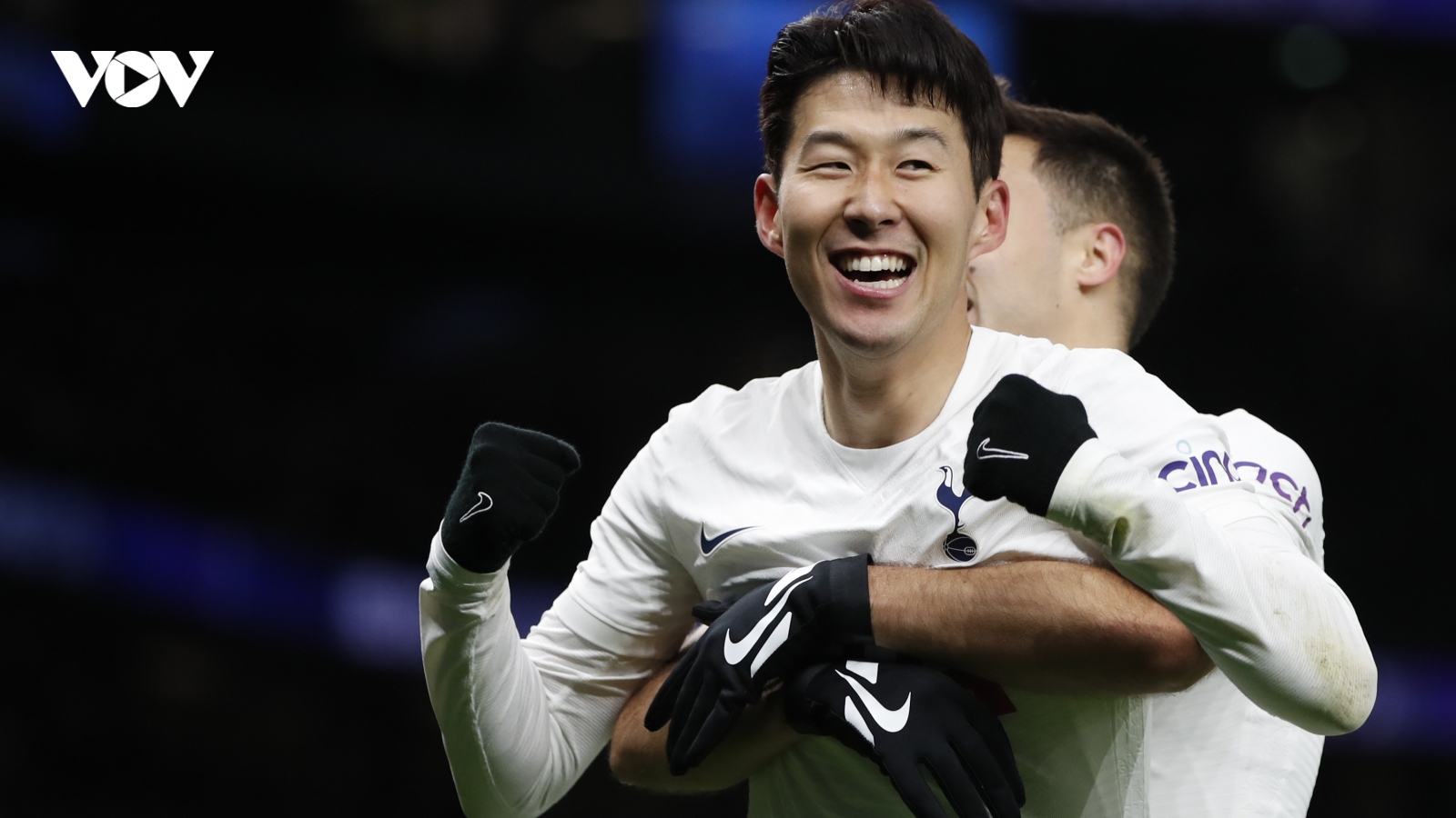 Son Heung Min lập công, Tottenham áp sát top 4 Premier League
