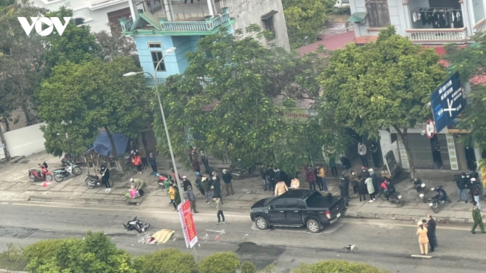 Va chạm khi ô tô bất ngờ mở cửa, một nữ sinh tử vong