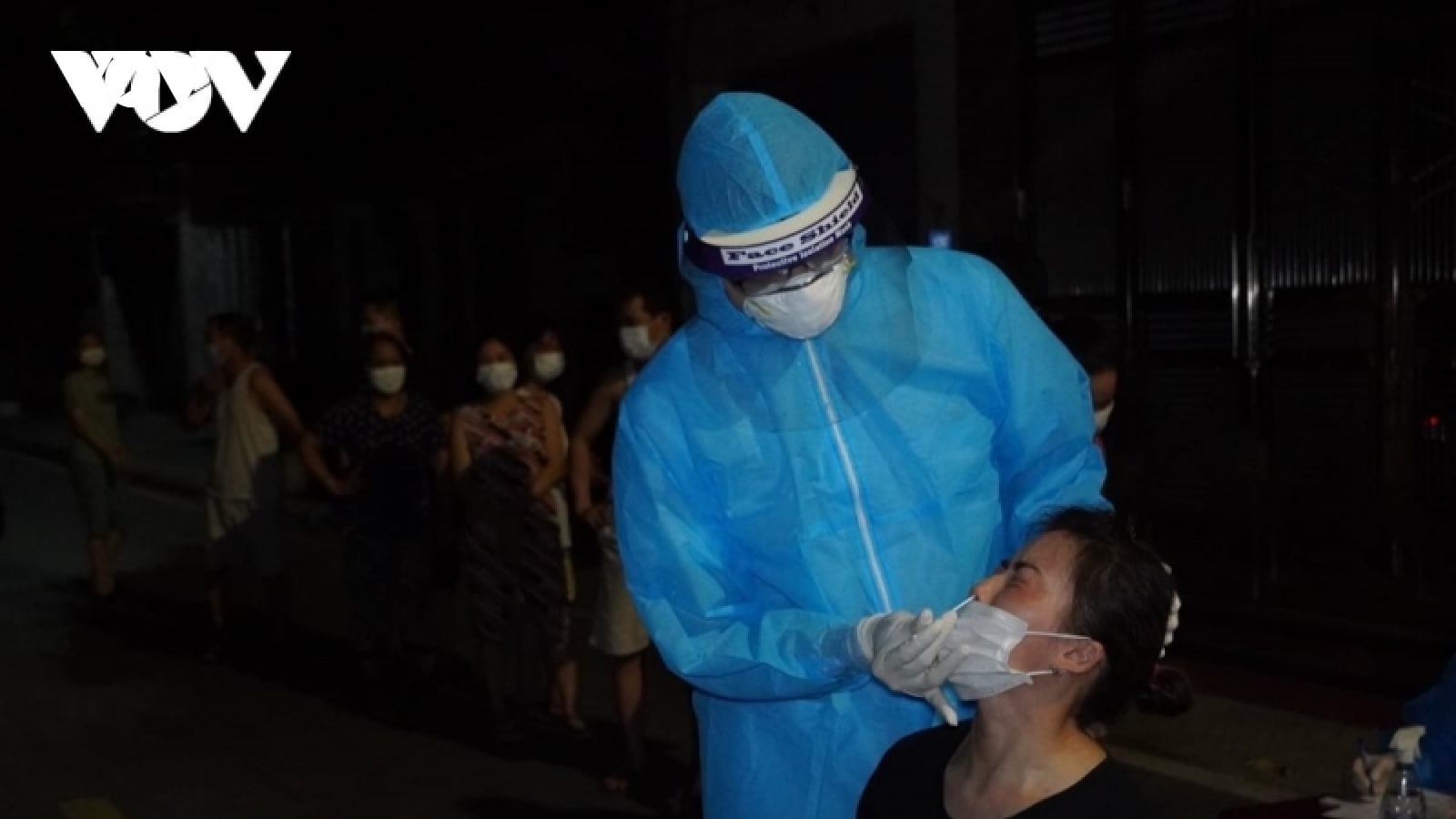 Yên Bái rà từng ngõ để tiêm vét vaccine, Quảng Ninh người dân chủ động test Covid-19