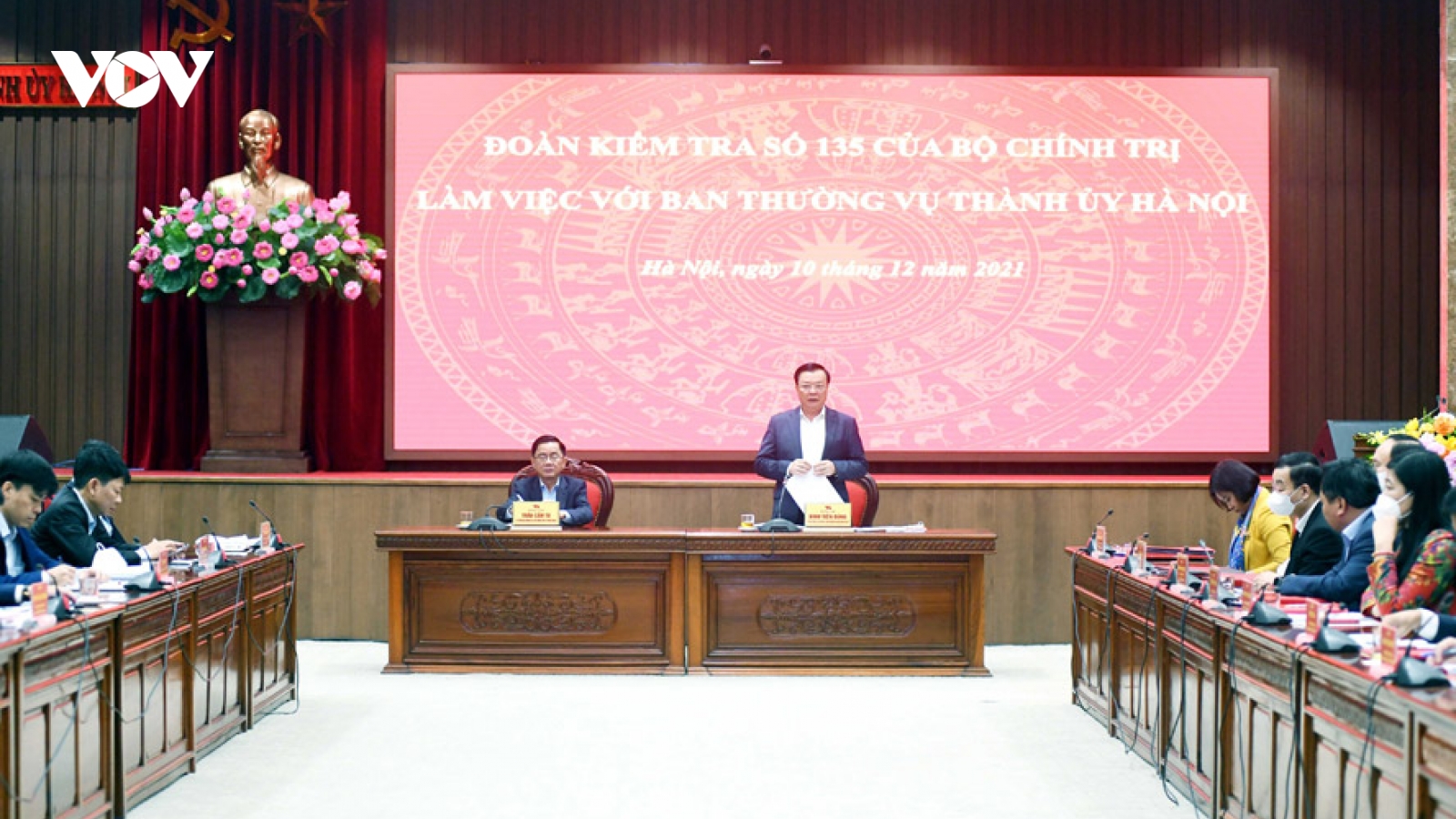 Đoàn kiểm tra số 135 của Bộ Chính trị làm việc với Ban Thường vụ Thành ủy Hà Nội