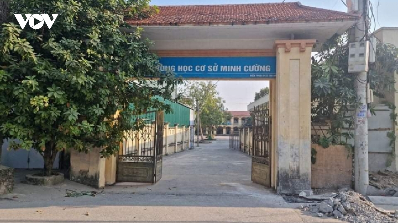 Nam sinh lớp 9 mắc COVID-19, một trường ở Hà Nội tạm dừng học trực tiếp