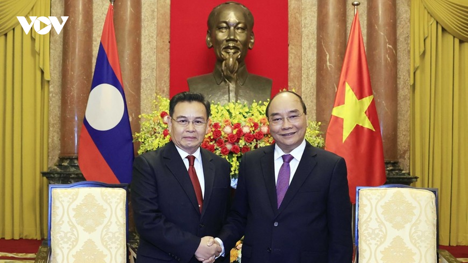 Chủ tịch nước Nguyễn Xuân Phúc tiếp Chủ tịch Quốc hội Lào
