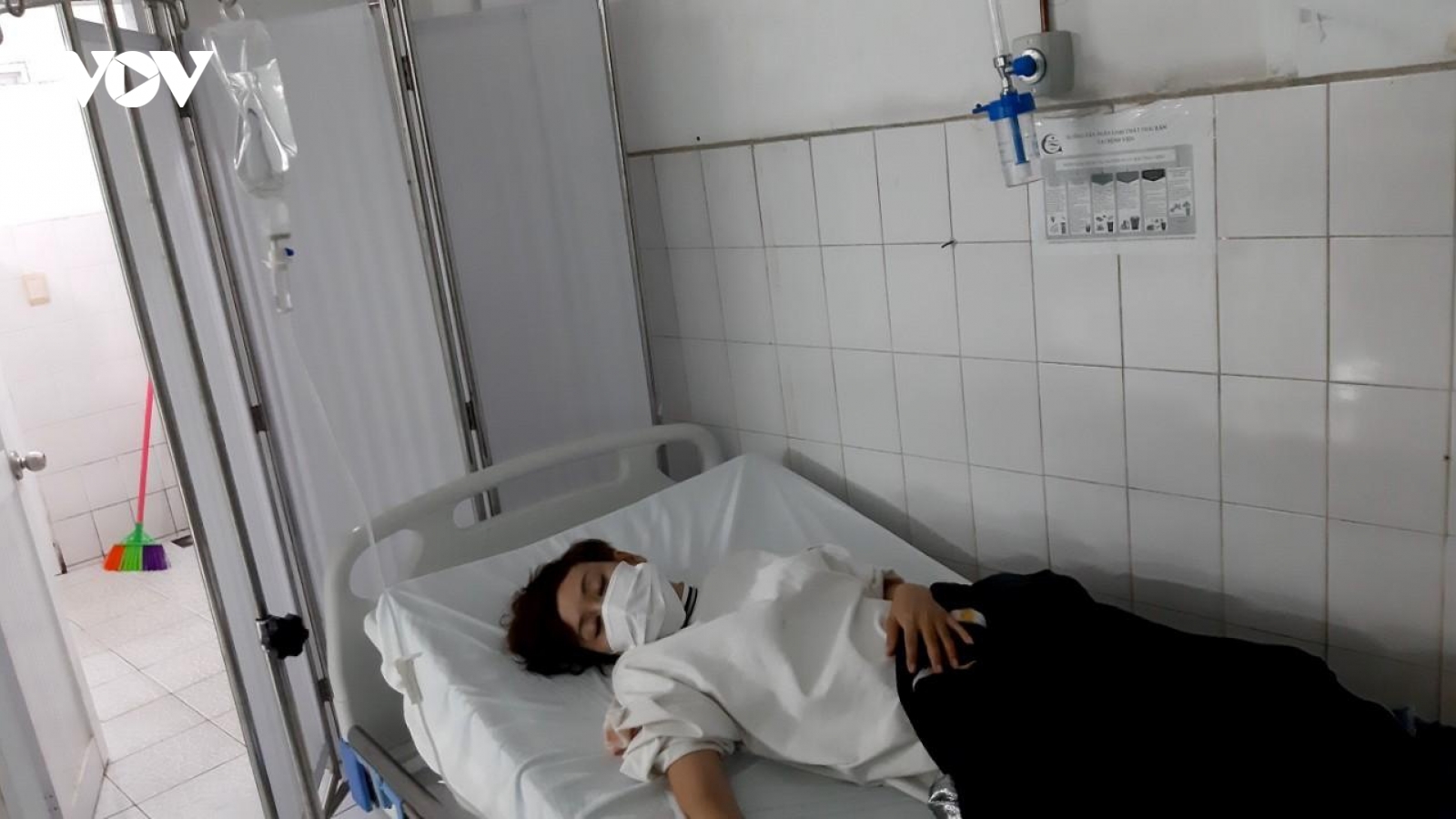 Một giáo viên uống thuốc tự tử trước mặt hiệu trưởng sau buổi họp kỷ luật