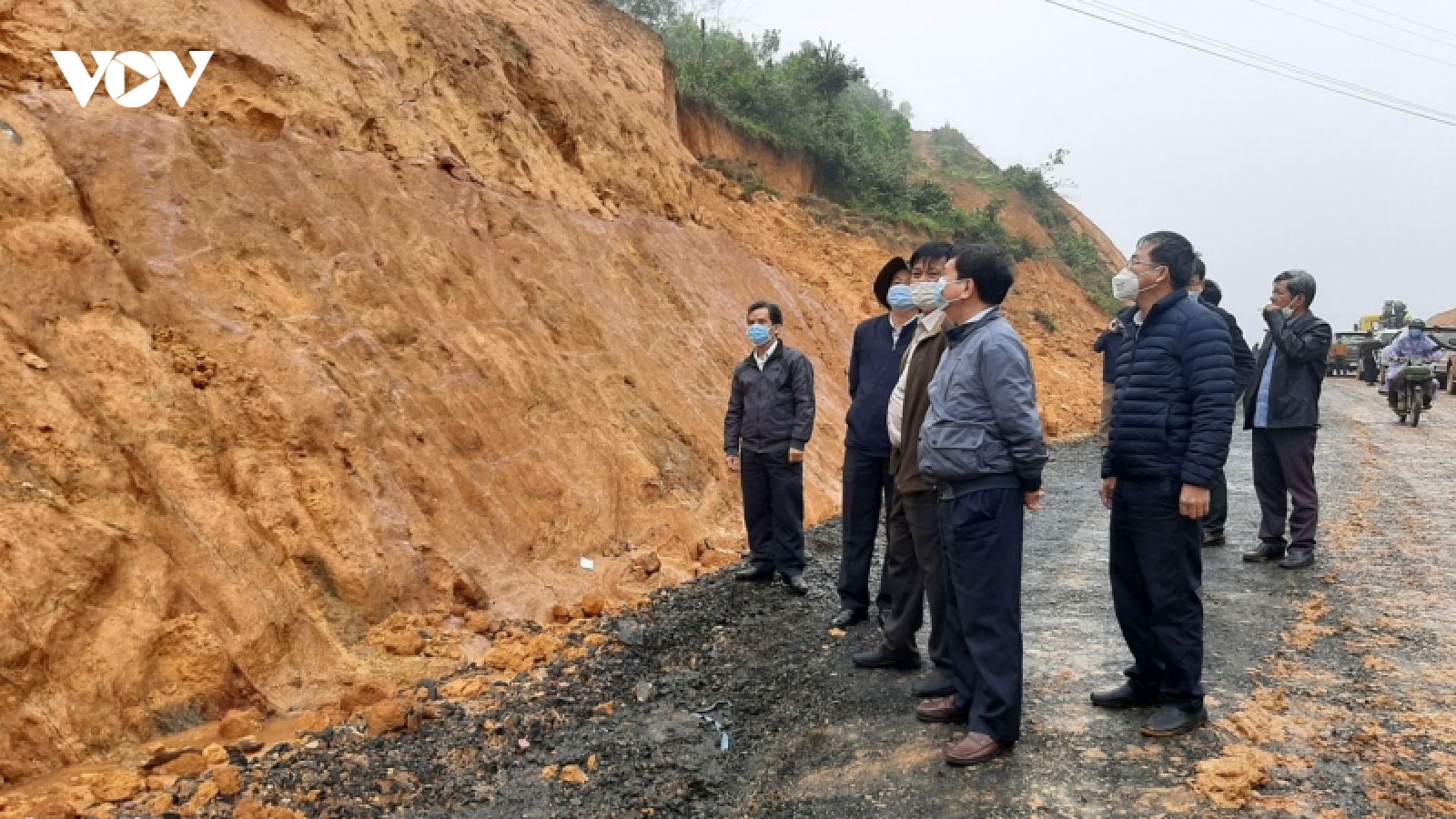 Kon Tum khẩn trương khắc phục sạt lở do mưa lũ trên quốc lộ 24