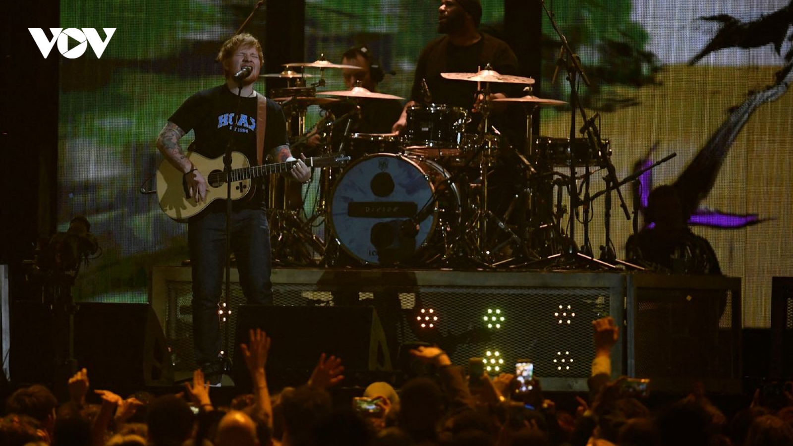 Adele và Ed Sheeran dẫn đầu số đề cử tại BRIT Awards 2022