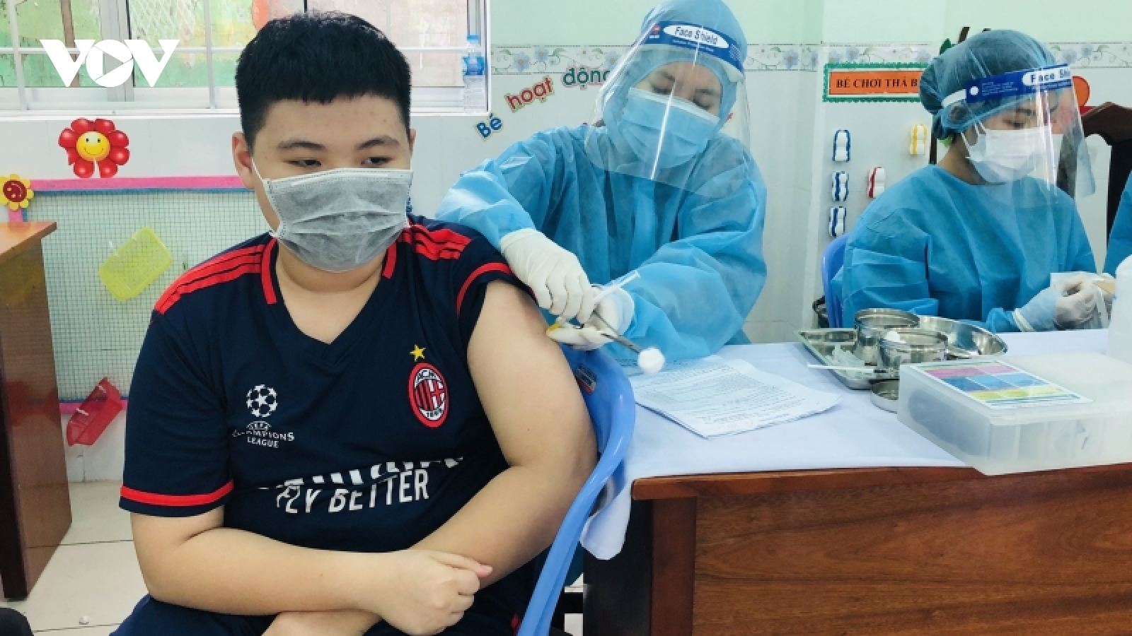 Phụ huynh lo lắng lô vaccine gia hạn, Cần Thơ đổi lô vaccine tiêm mũi 2 cho trẻ