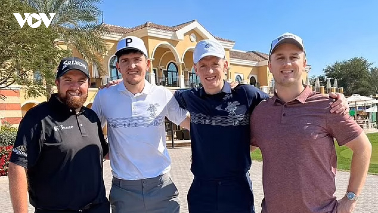 Dàn sao Ngoại hạng Anh nghỉ Đông: Ronaldo đi tắm biển, cầu thủ Liverpool đi đánh golf