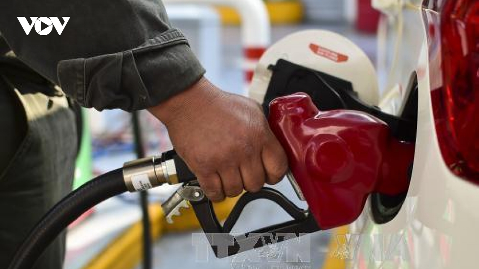 Nhật Bản lần đầu tiên thực hiện chương trình trợ giá xăng dầu