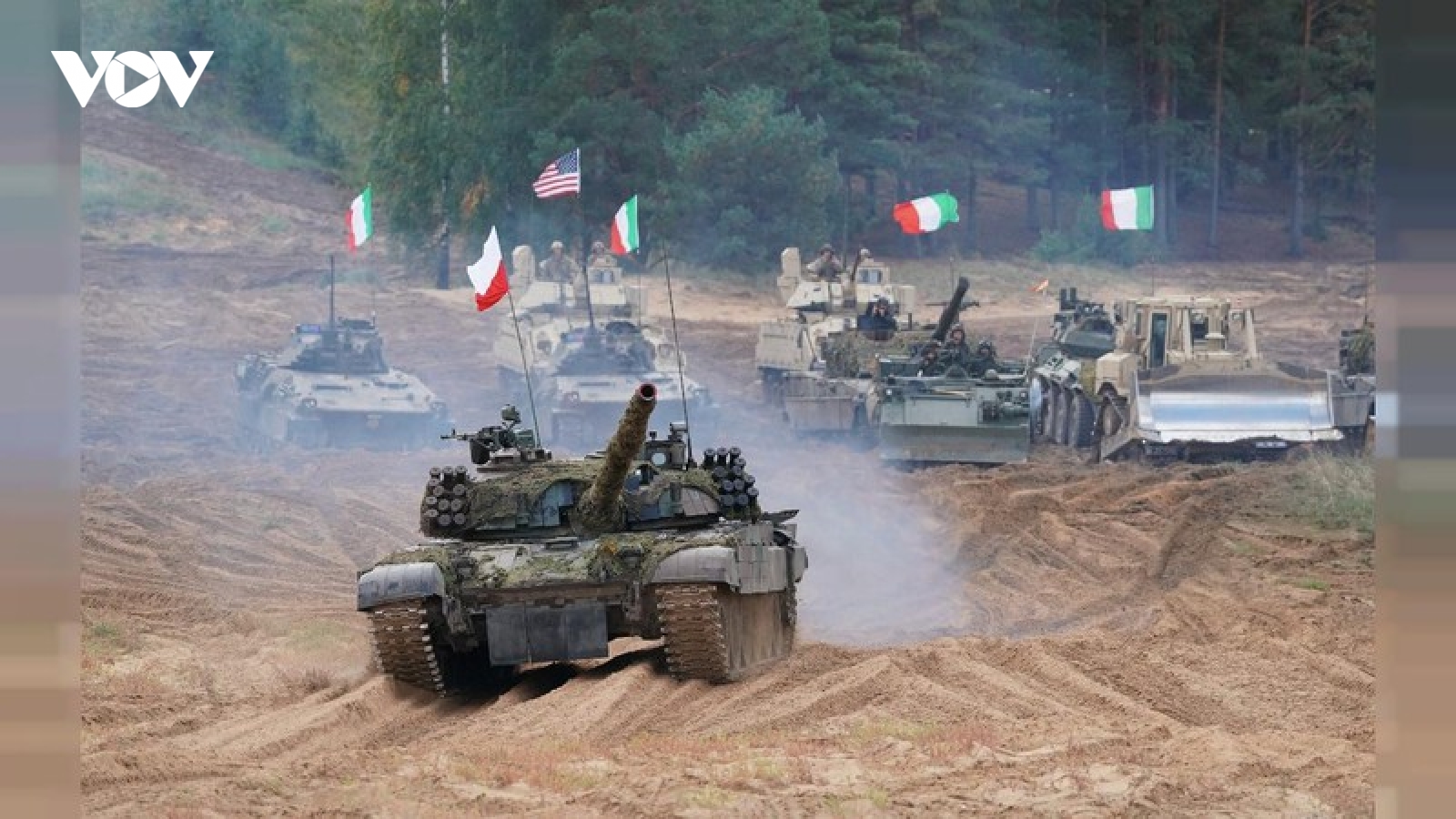 NATO cân nhắc triển khai quân đội ở sườn phía Đông khi căng thẳng Ukraine -Nga gia tăng