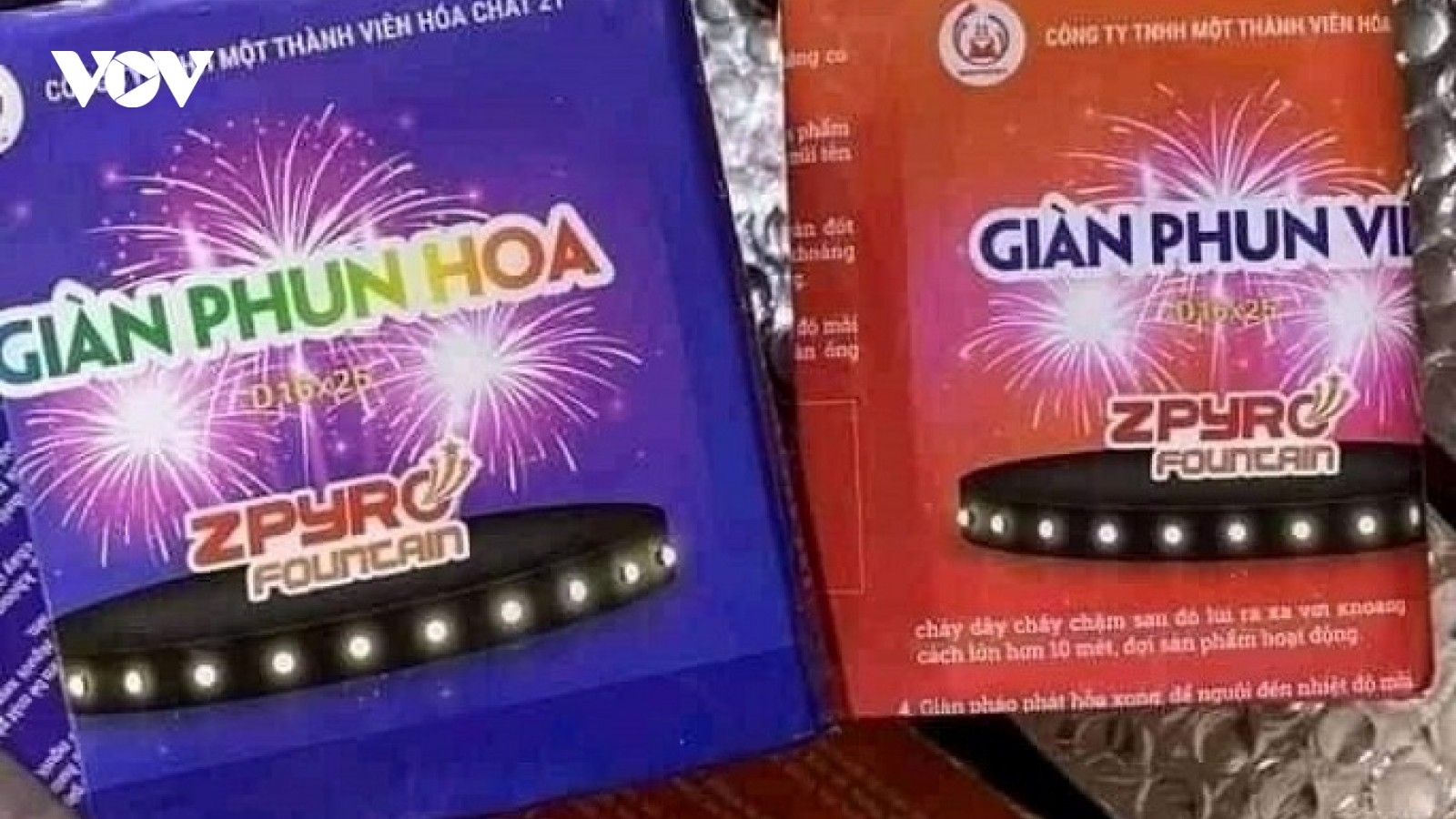 Pháo hoa Tết: Xếp hàng không mua nổi, chợ mạng thổi giá vẫn cháy hàng