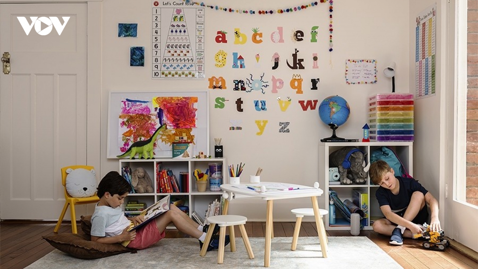 Góc đọc sách đẹp mê hoặc cho phòng của bé