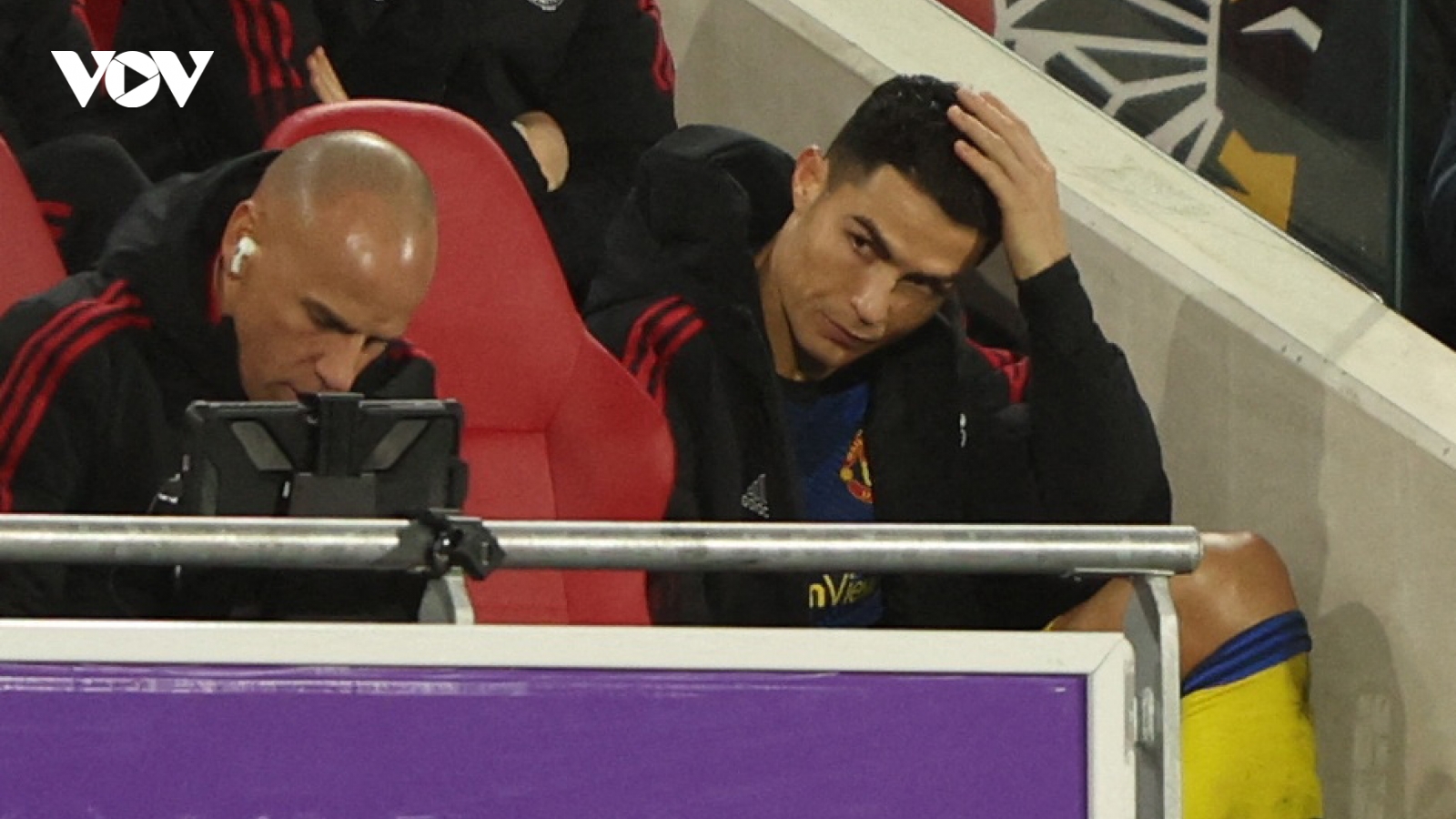 MU thắng đậm Brentford, Ronaldo nổi giận với HLV Rangnick