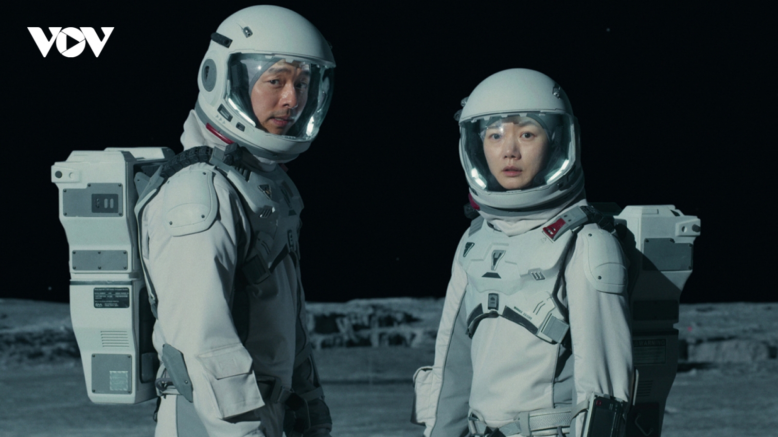 Gong Yoo, Bae Doona nói gì khi loạt phim "Biển tĩnh lặng" nhận ý kiến trái chiều?