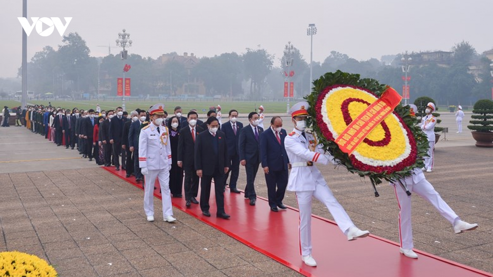 Lãnh đạo Đảng, Nhà nước và các đại biểu Quốc hội vào Lăng viếng Chủ tịch Hồ Chí Minh