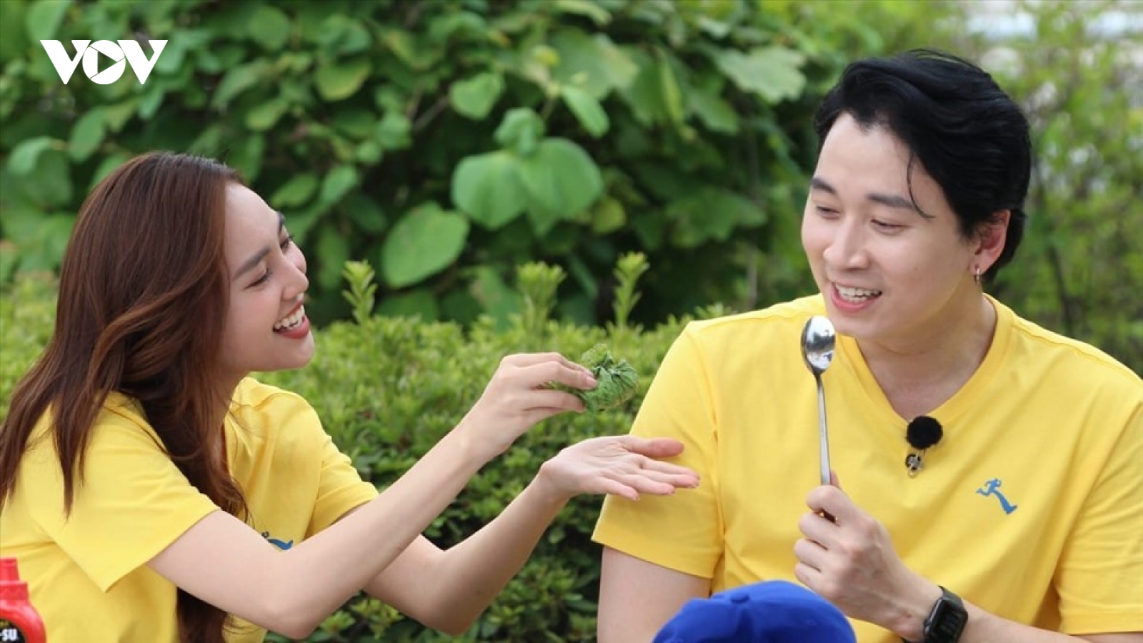 Karik - Lan Ngọc "đối đầu" quyết liệt trong tập cuối "Running Man Vietnam"