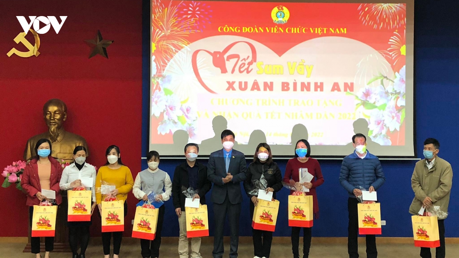 Trao quà Tết cho hàng nghìn công đoàn viên có hoàn cảnh khó khăn