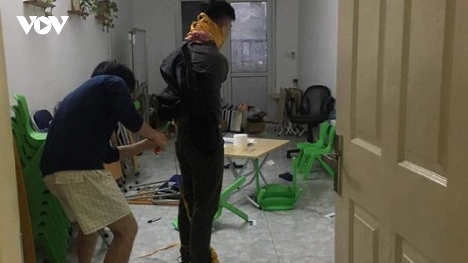 Lẻn vào chung cư bịt miệng, trói chủ nhà cướp điện thoại