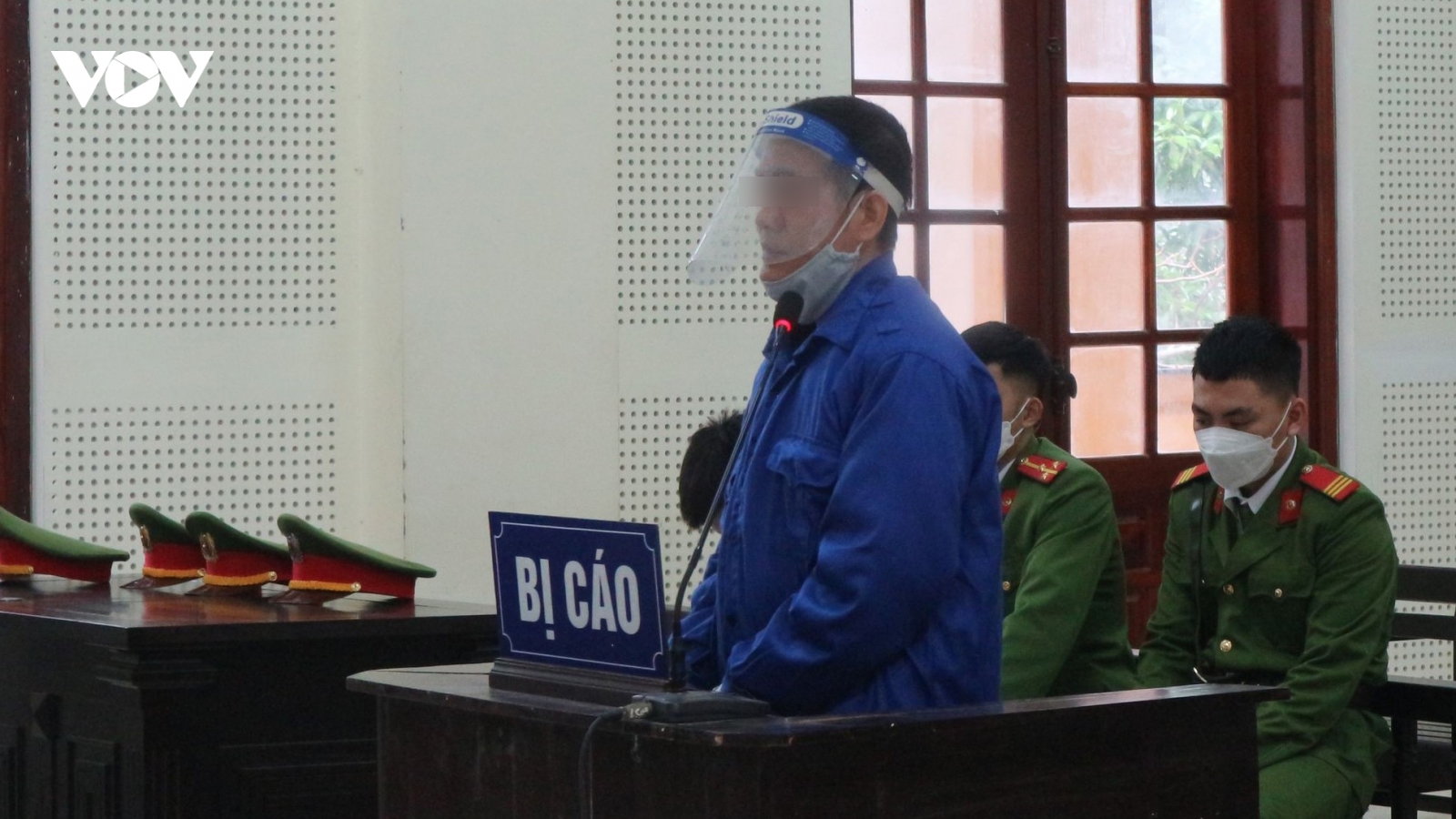 Cứa cổ sát hại vợ vì bị bên ngoại chê “chậm chạp”