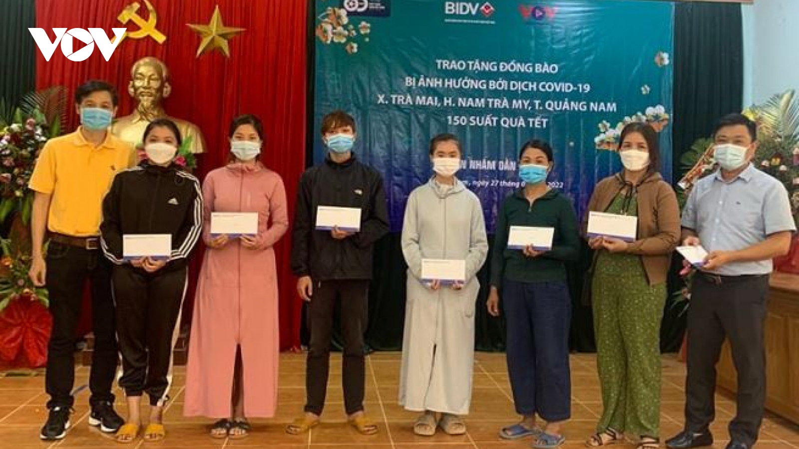 VOV miền Trung phối hợp BIDV trao quà Tết cho đồng bào Cơ Tu ở Quảng Nam