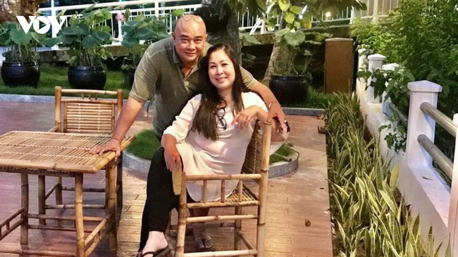 Chuyện showbiz: NSND Hồng Vân đăng hình ảnh hạnh phúc bên ông xã Lê Tuấn Anh