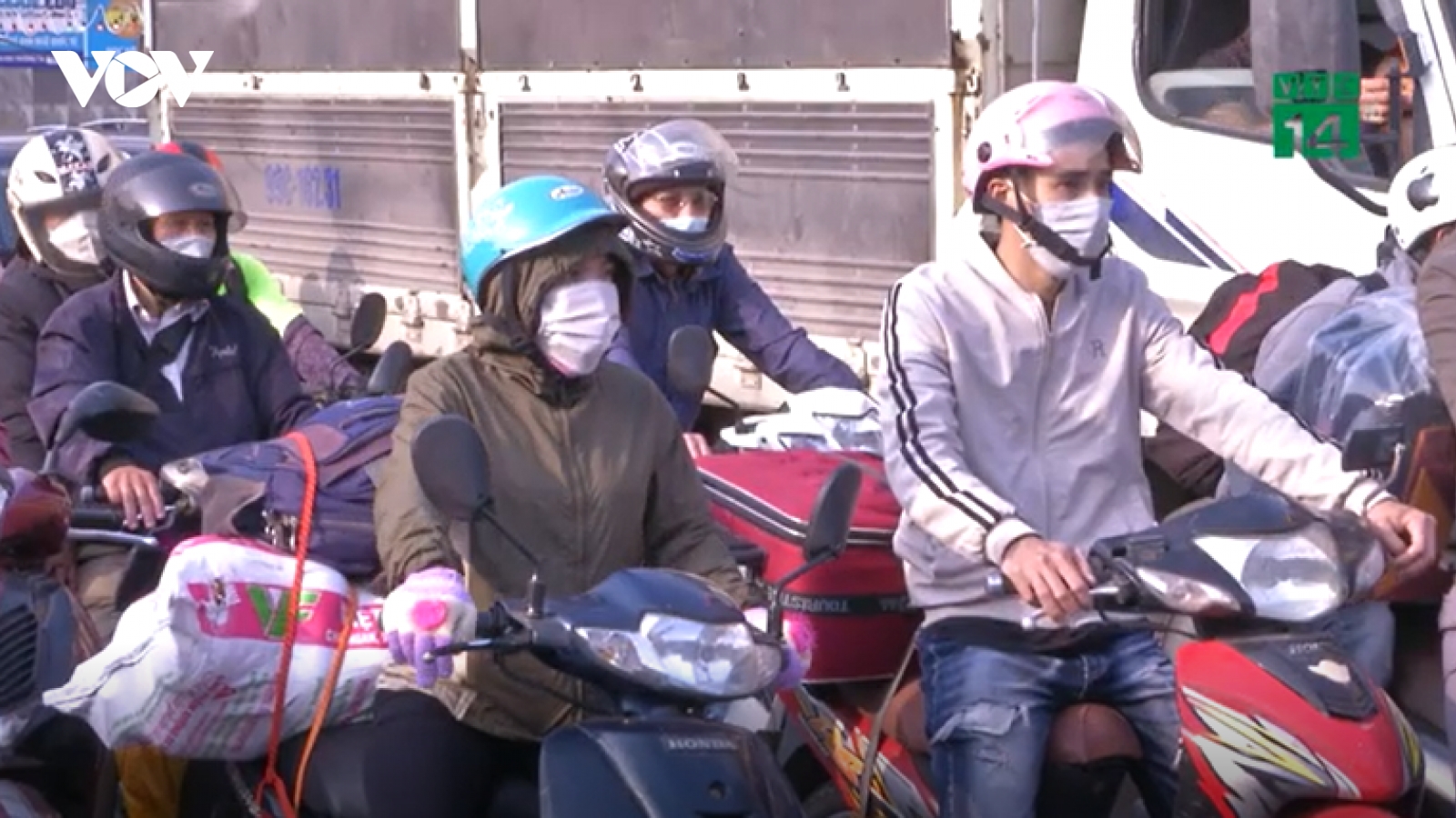 Đường về quê ăn Tết của những lao động tự do