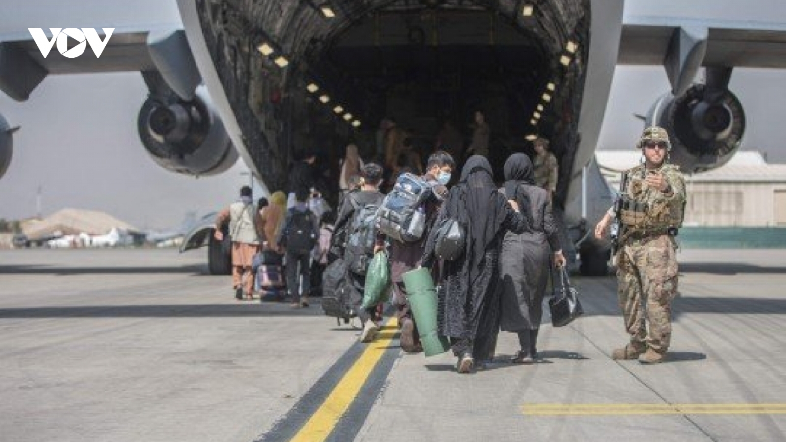 Taliban muốn các nước láng giềng trả lại máy bay
