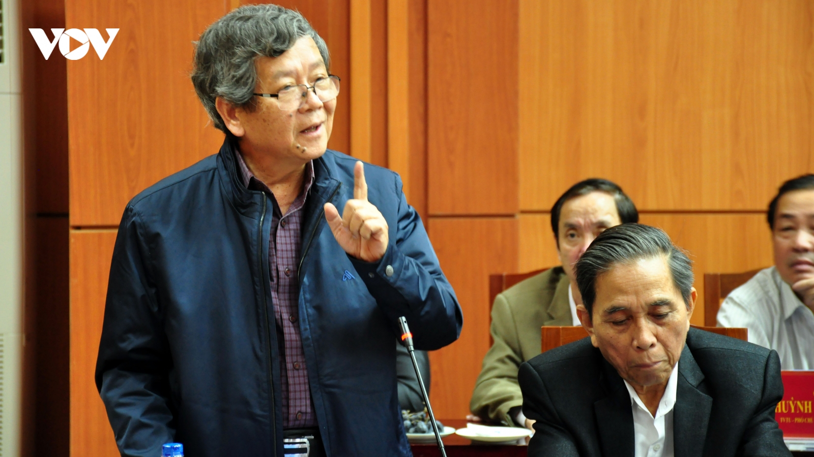 Có cán bộ năng lực yếu, uy tín giảm sút nhưng không đủ bản lĩnh rời "ghế"