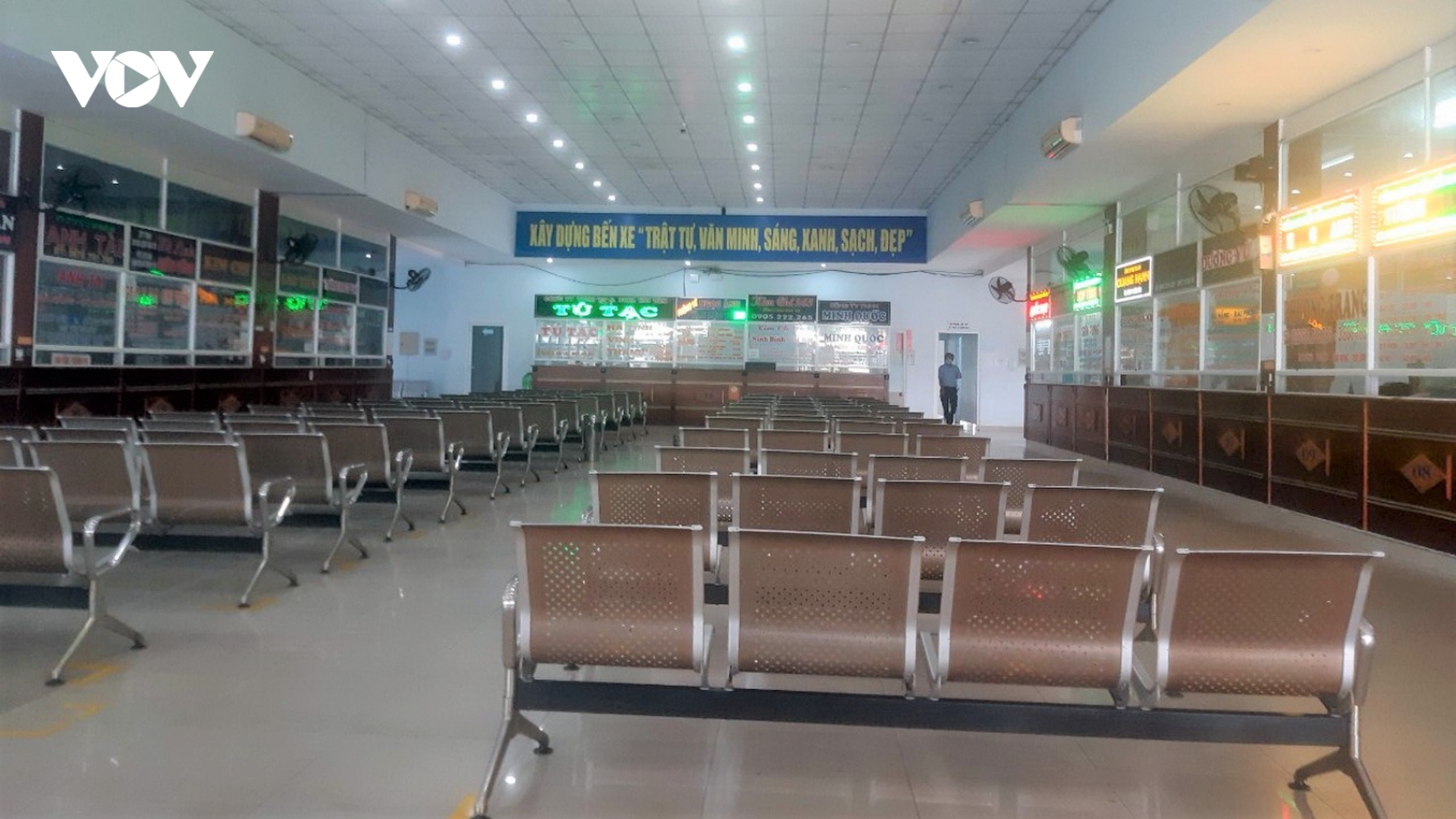 Tết đến gần, bến xe, nhà ga ở Đà Nẵng vắng vẻ, đìu hiu