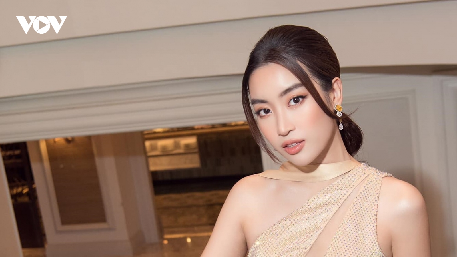 Hoa hậu Đỗ Mỹ Linh đẹp kiều diễm trong bộ ảnh mới sau khi phủ nhận sắp kết hôn