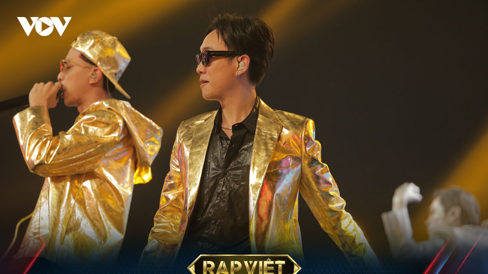 Hoàng Anh, JustaTee dát “nguyên cây vàng”, hoá dân chơi làng trong Chung kết Rap Việt