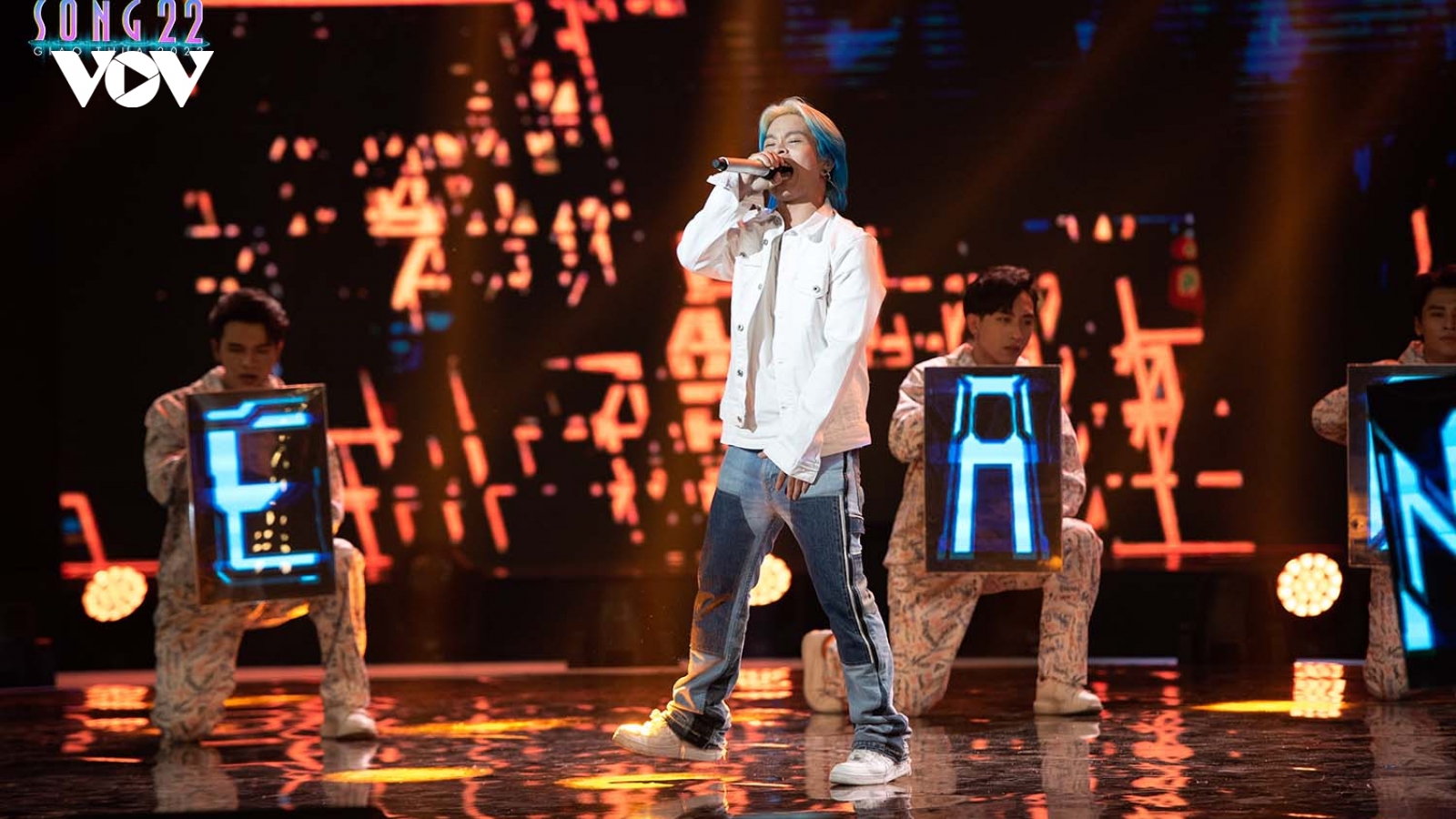 Quán quân Rap Việt mùa 2 - Seachains xuất hiện trong chương trình Giao thừa "Sóng 22"