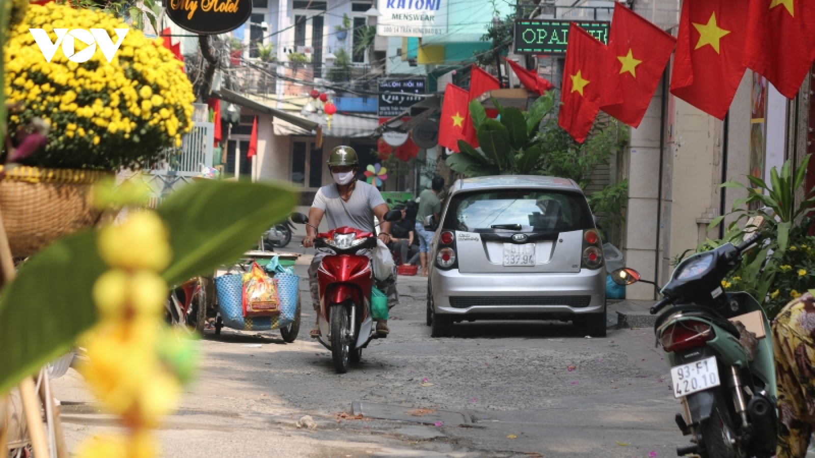 Được trang trí rực rỡ, nhiều tuyến hẻm ở TP.HCM như hồi sinh sau dịch bệnh COVID-19