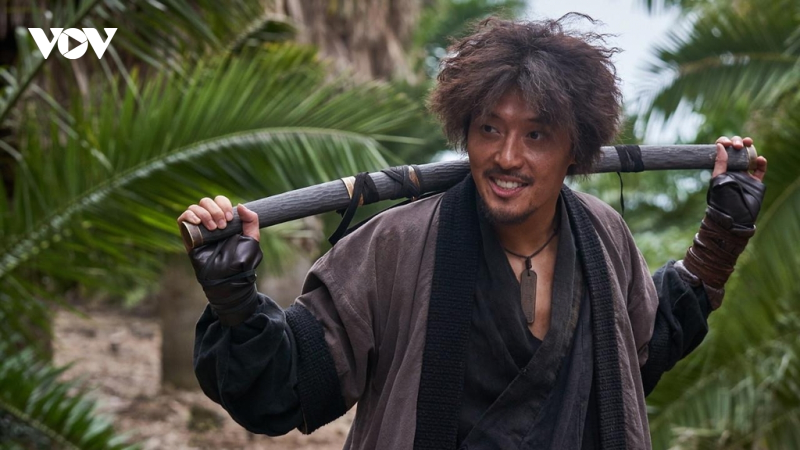 Kang Ha-neul hóa cướp biển tóc xù trong phim mới