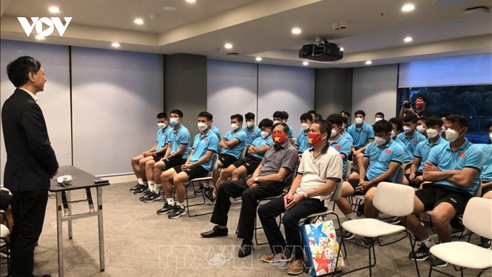 Đại sứ Việt Nam tại Australia thăm động viên đội tuyển bóng đá quốc gia