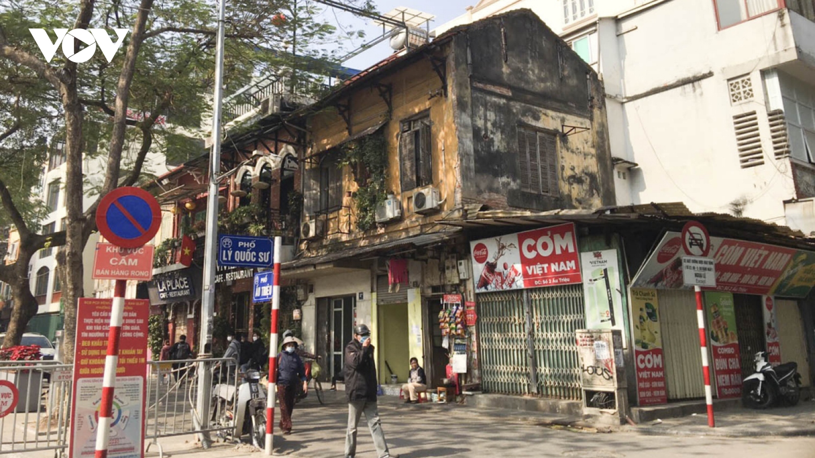 Pre-Tet street trading left in doldrums amid COVID-19 fears