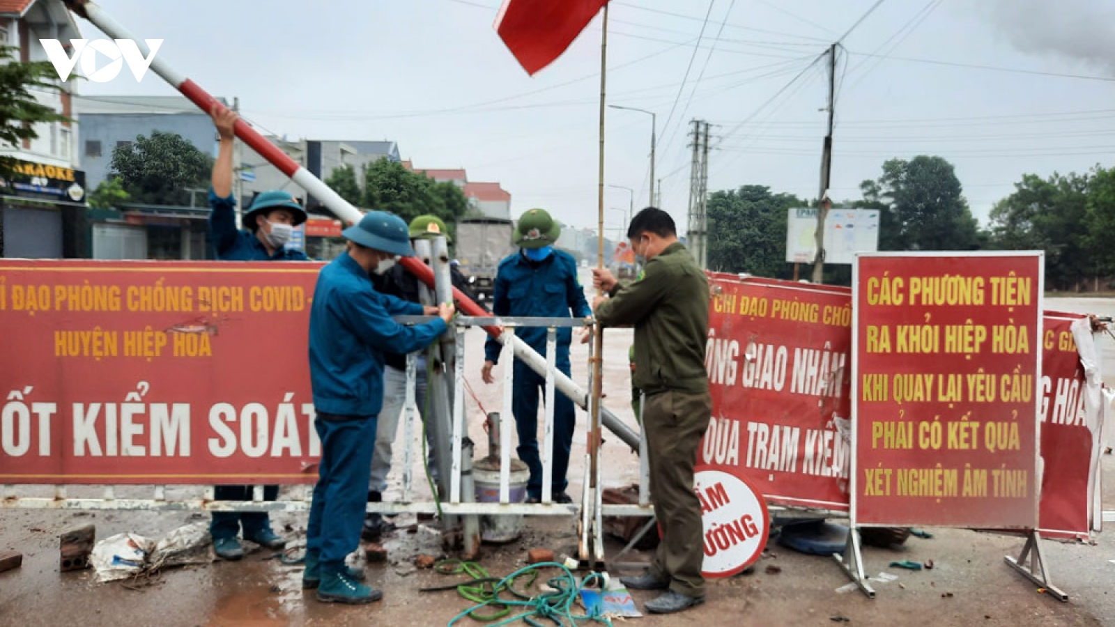 Bắc Giang bỏ chốt kiểm soát COVID-19, tạo điều kiện cho người dân về quê ăn Tết