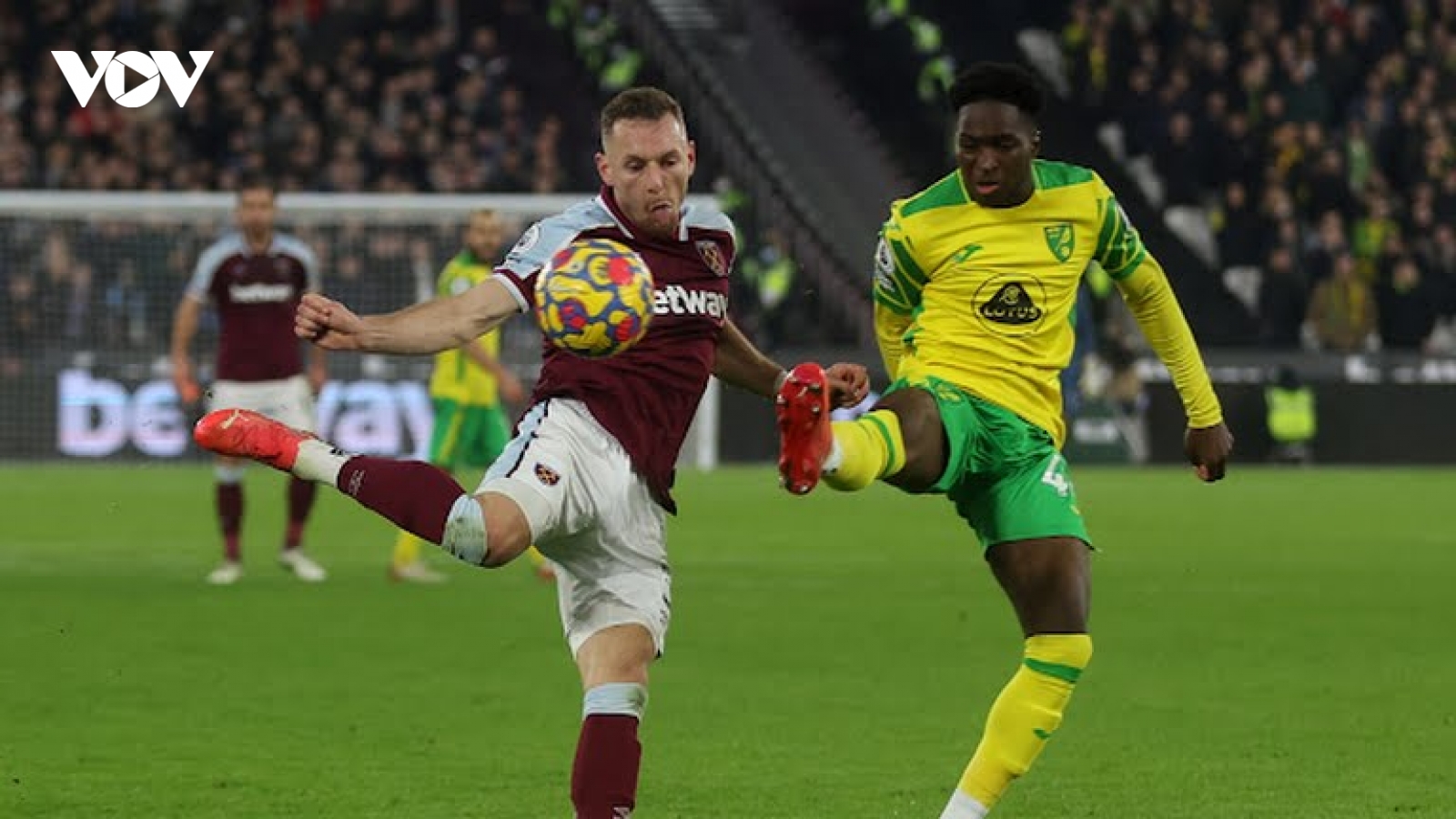 Bảng xếp hạng Ngoại hạng Anh mới nhất: West Ham vào tốp 4, hơn MU tới 6 điểm
