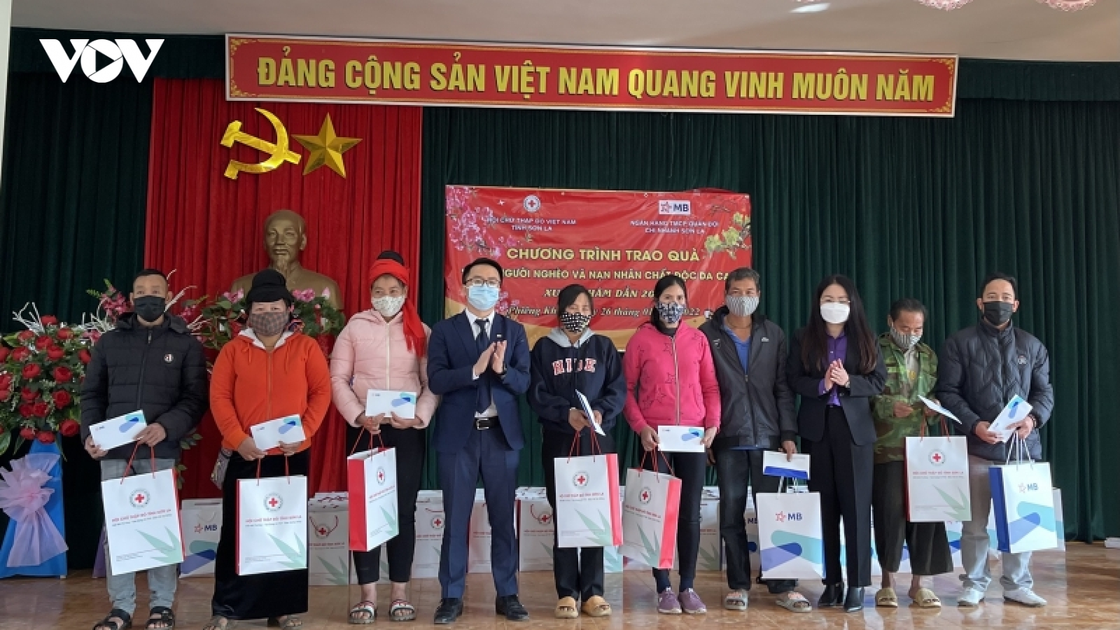 Tết ấm áp với hộ nghèo và nạn nhân chất độc da cam ở Sơn La