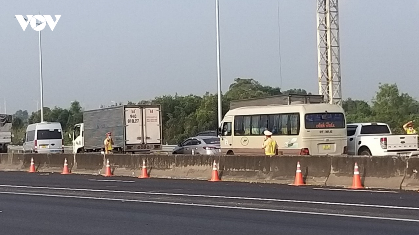 Ngày đầu phương tiện vào cao tốc Trung Lương-Mỹ Thuận đã phát sinh bất cập