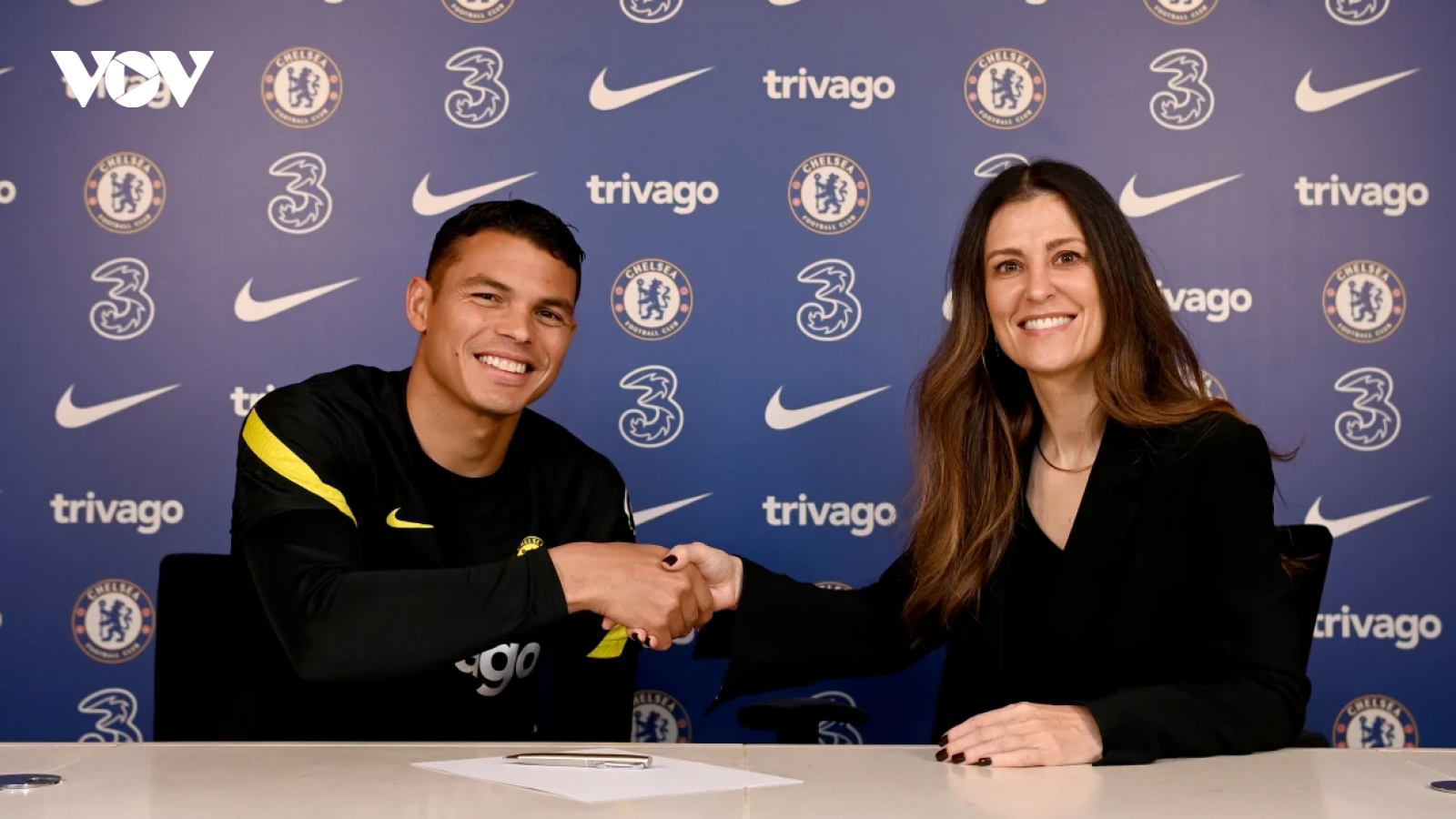 Chelsea gia hạn hợp đồng thành công với Thiago Silva