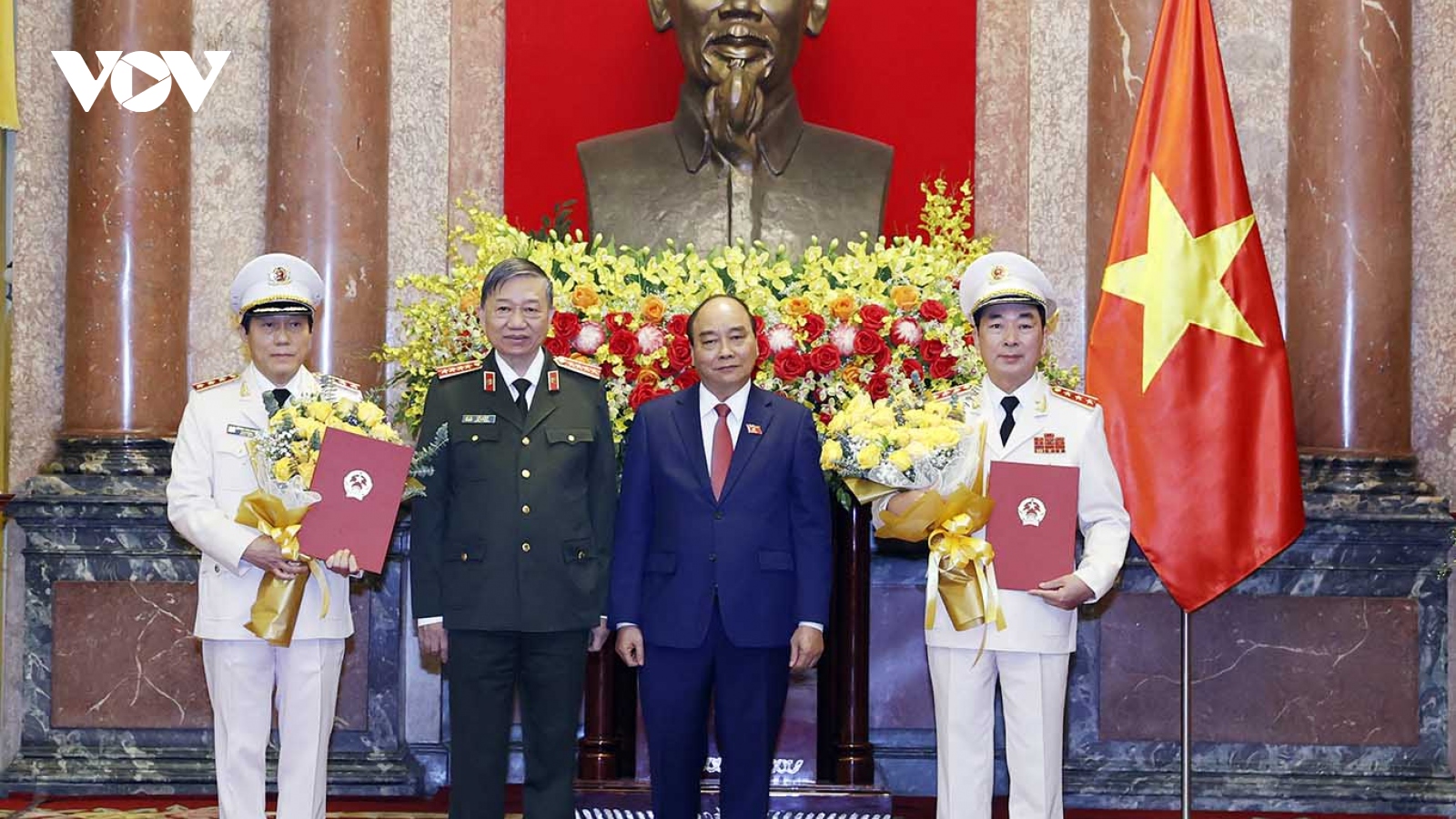 Hai Thứ trưởng Bộ Công an được thăng hàm Thượng tướng
