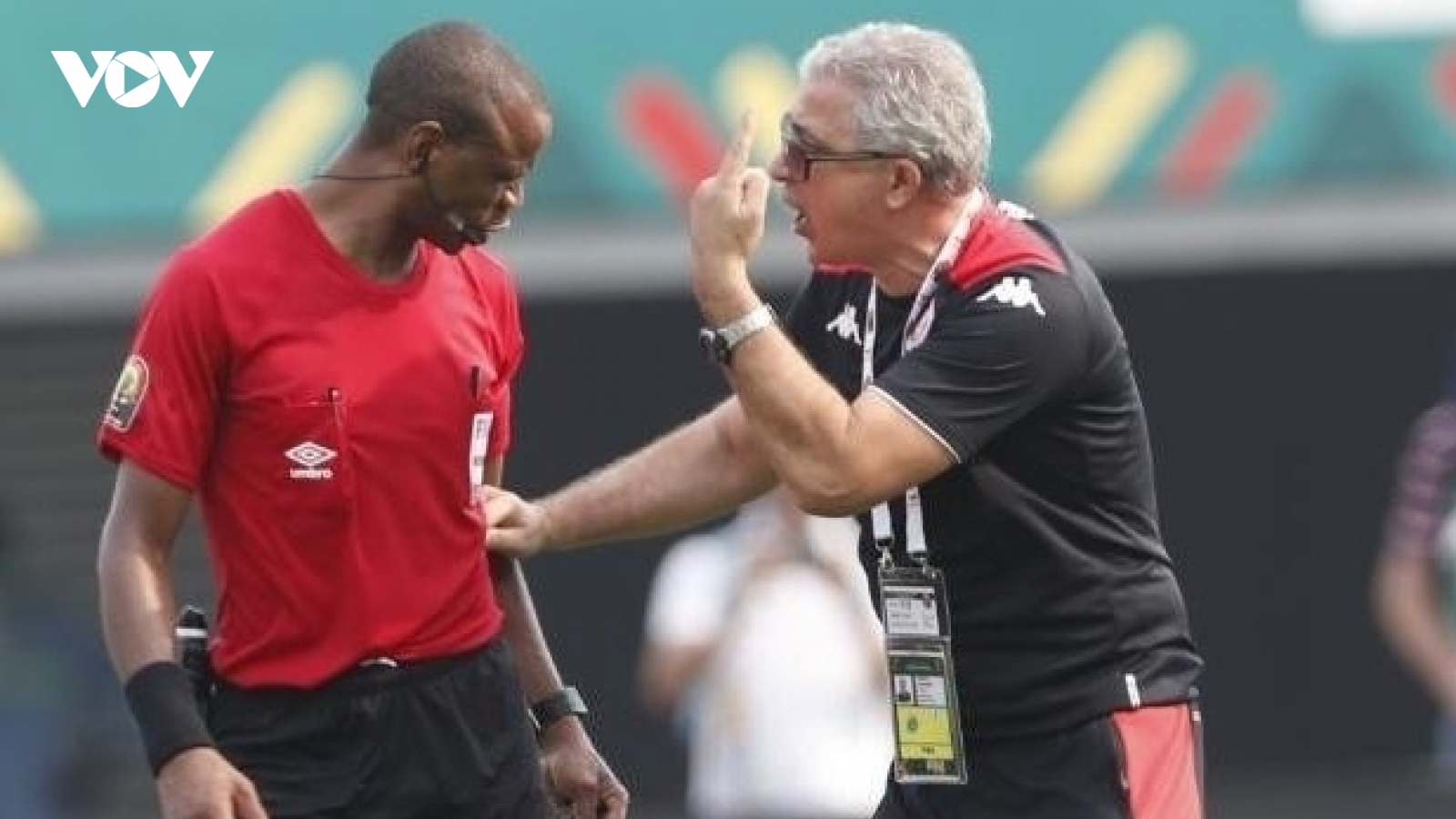 Chuyện lạ tại AFCON 2021: Trọng tài thổi còi hết giờ ở phút 85