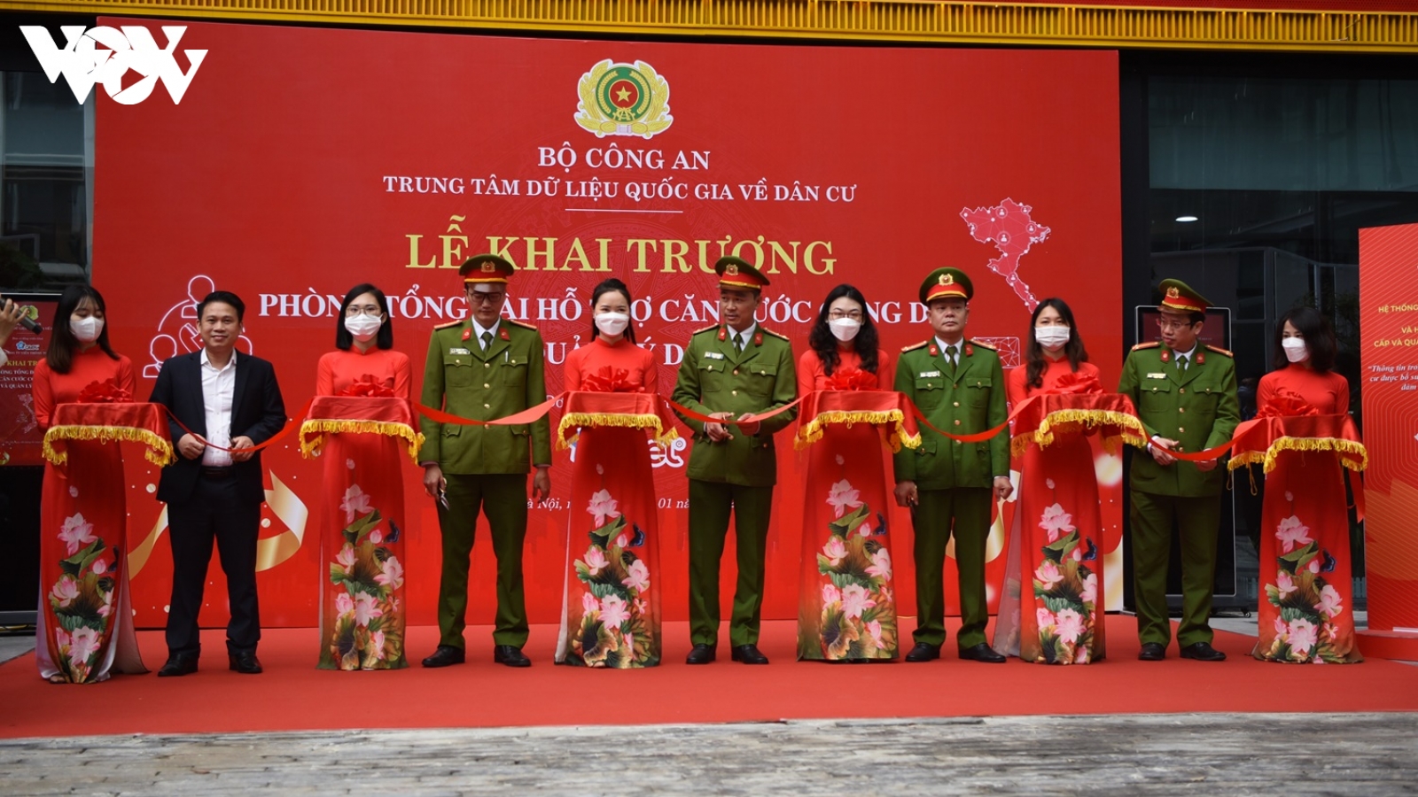 Tổng đài của Bộ Công an vừa khai trương, hơn 9.000 cuộc gọi hỏi về căn cước công dân