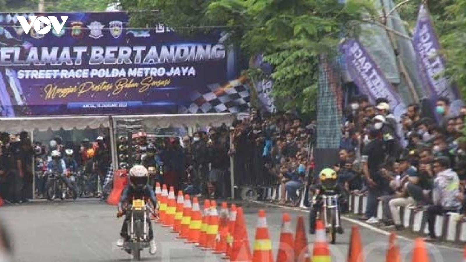 Giảm đua xe trái phép, cảnh sát Jakarta (Indonesia) tổ chức đua motor đường phố