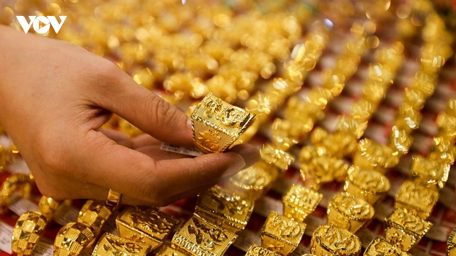 Giá vàng thế giới bất ngờ quay đầu tăng