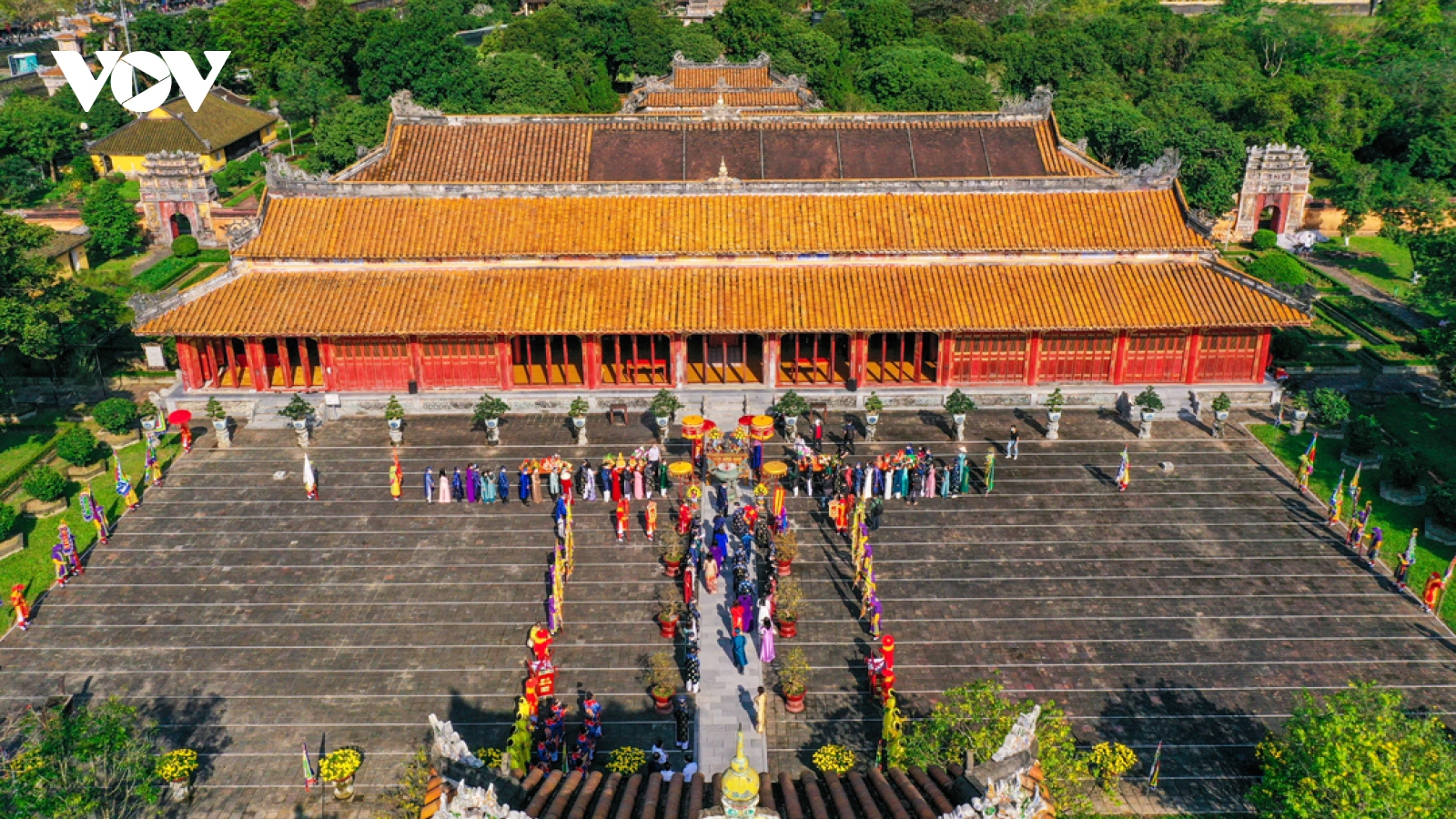 Độc đáo lễ rước "Dâng tiến Hương Xuân" tại Huế