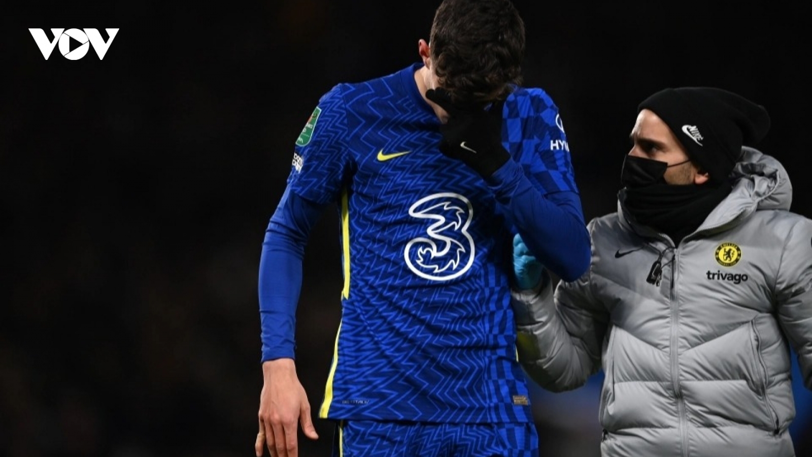 Sao Chelsea bị gãy ngón tay khi ghi bàn vào lưới Tottenham