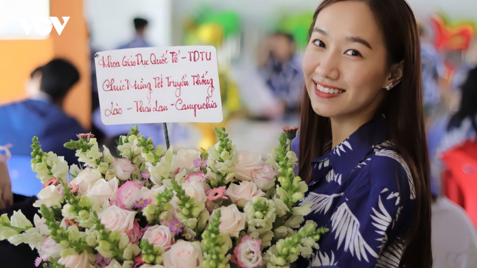 Sinh viên Lào đón Tết cổ truyền Việt Nam
