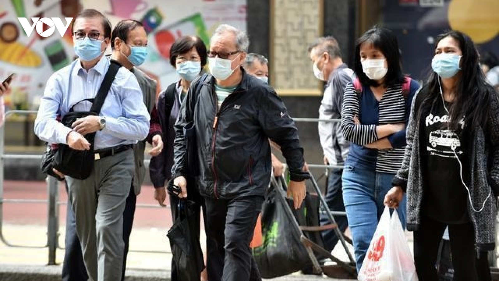 Học giả Hong Kong: Nên cân nhắc lại “Zero Covid-19” trước tình hình mới