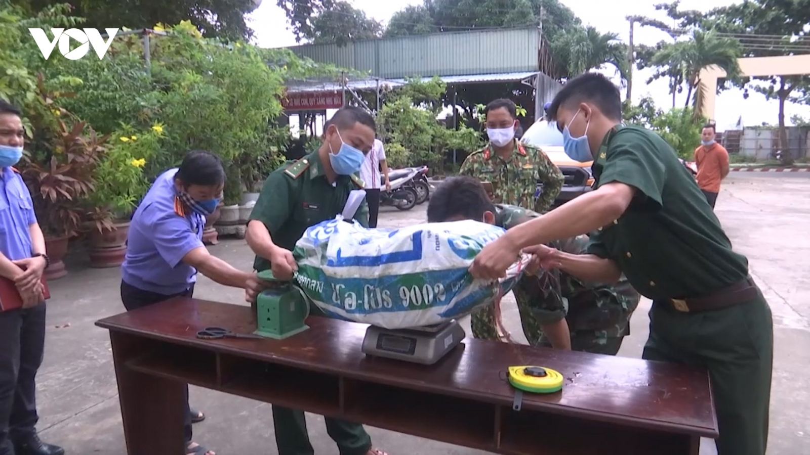 Phát hiện 21 kg nghi là ma túy trôi dạt vào bờ biển Côn Đảo